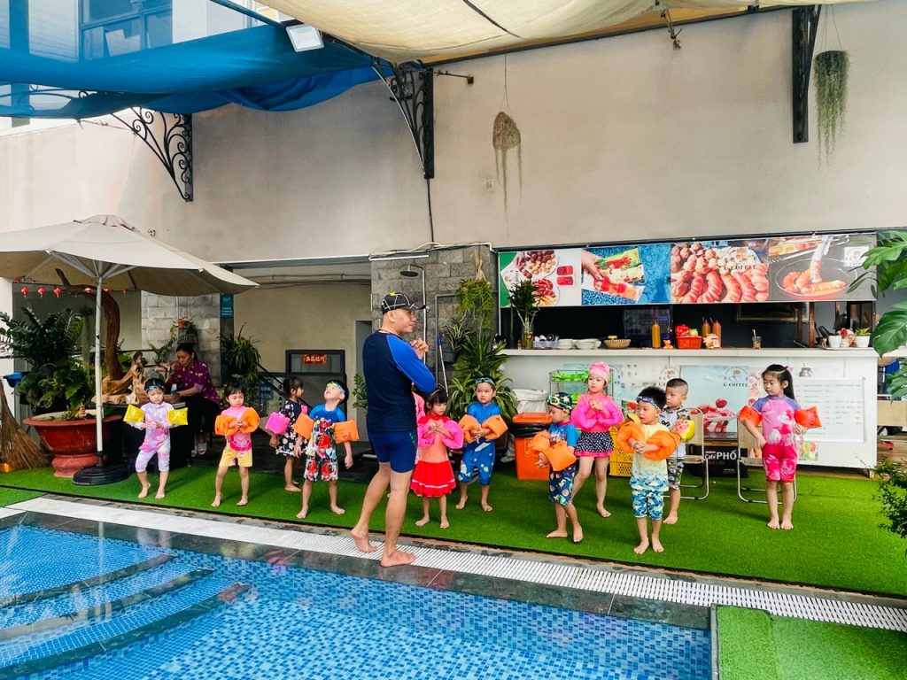 Lợi Ích Của Việc Học Bơi Cho Trẻ Mầm Non