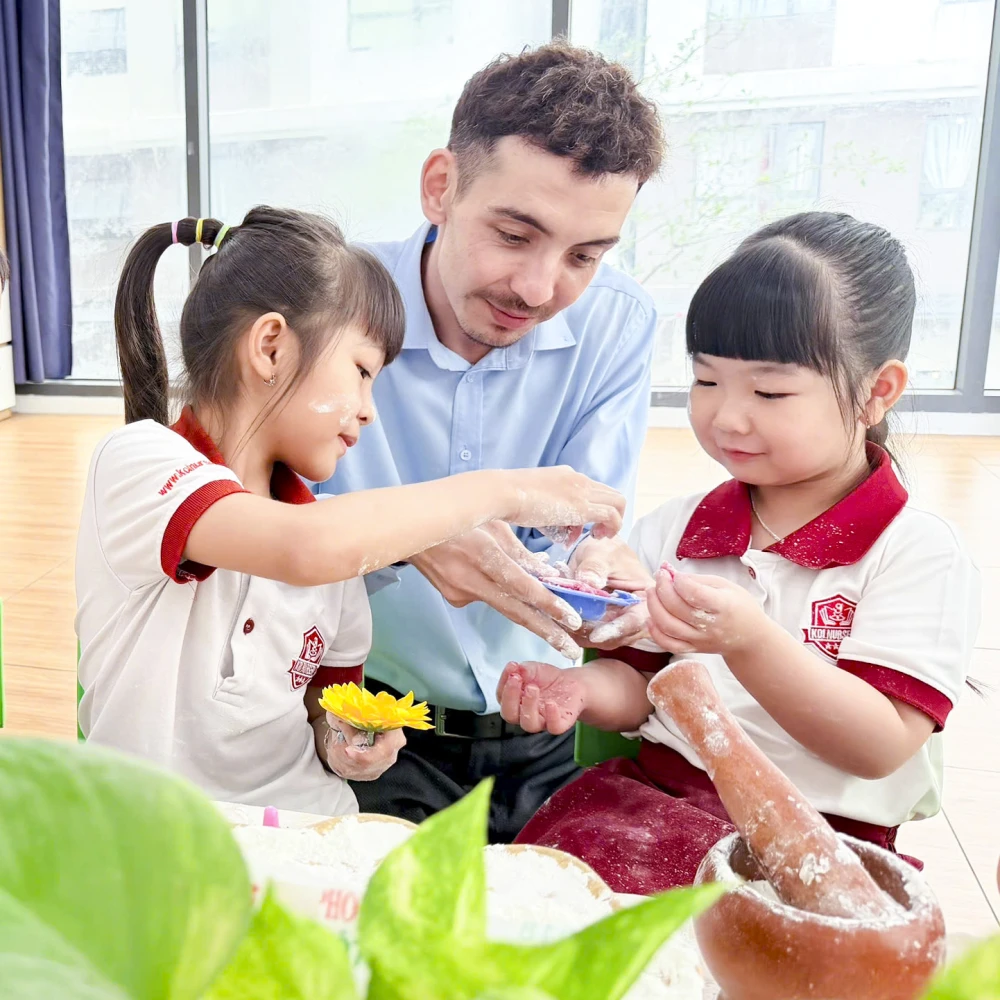 Tiếng Anh tích hợp