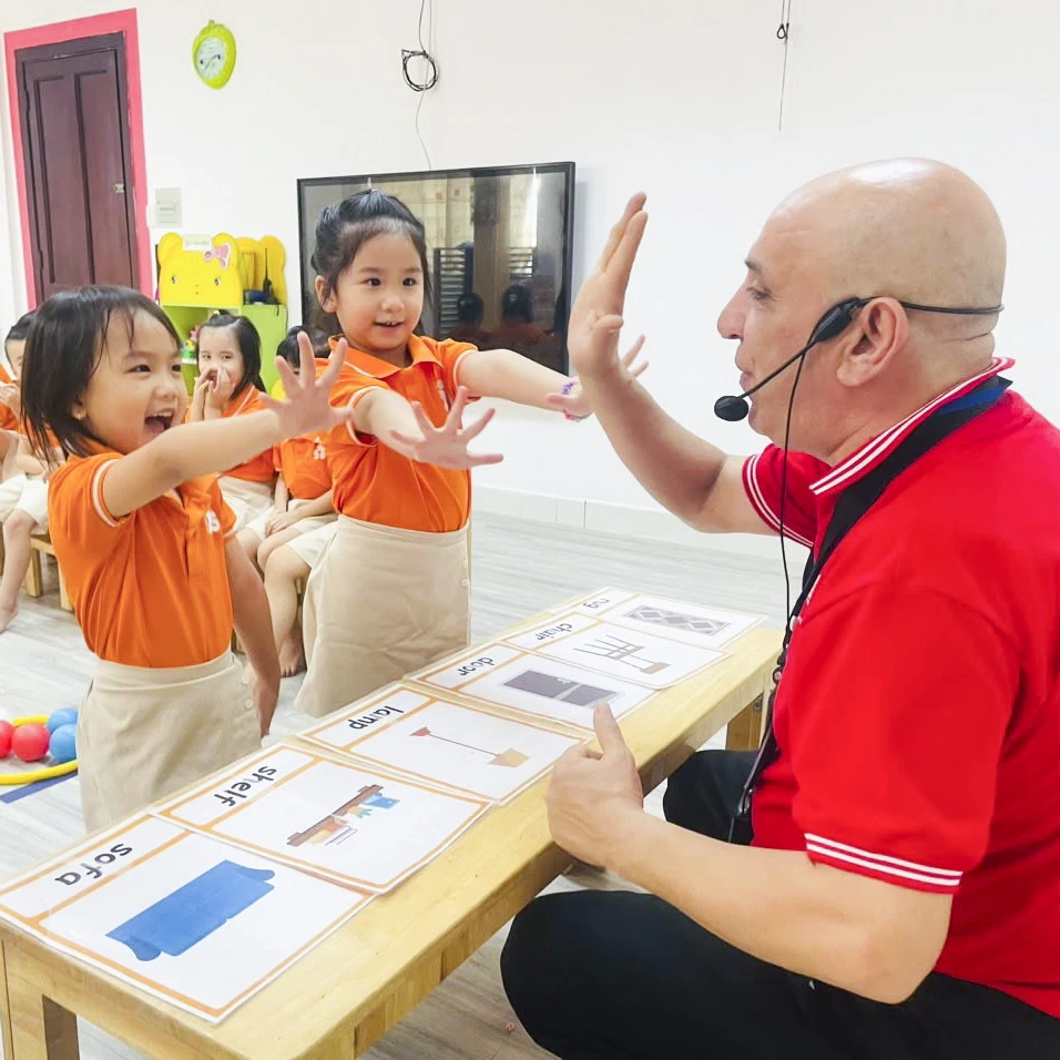 Tiếng Anh tích hợp